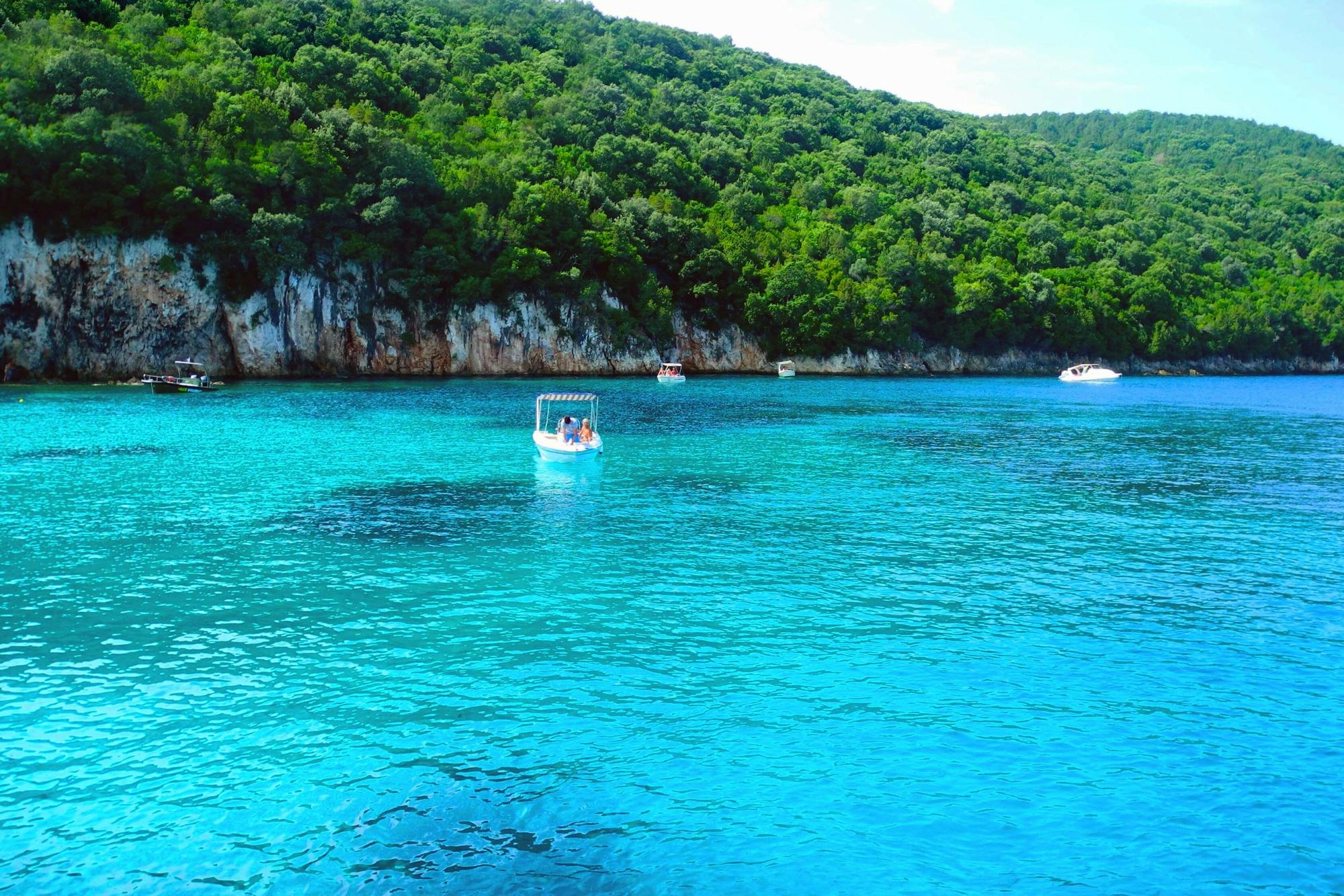 Boottrip van Corfu naar Sivota met barbecue en Blue Lagoon