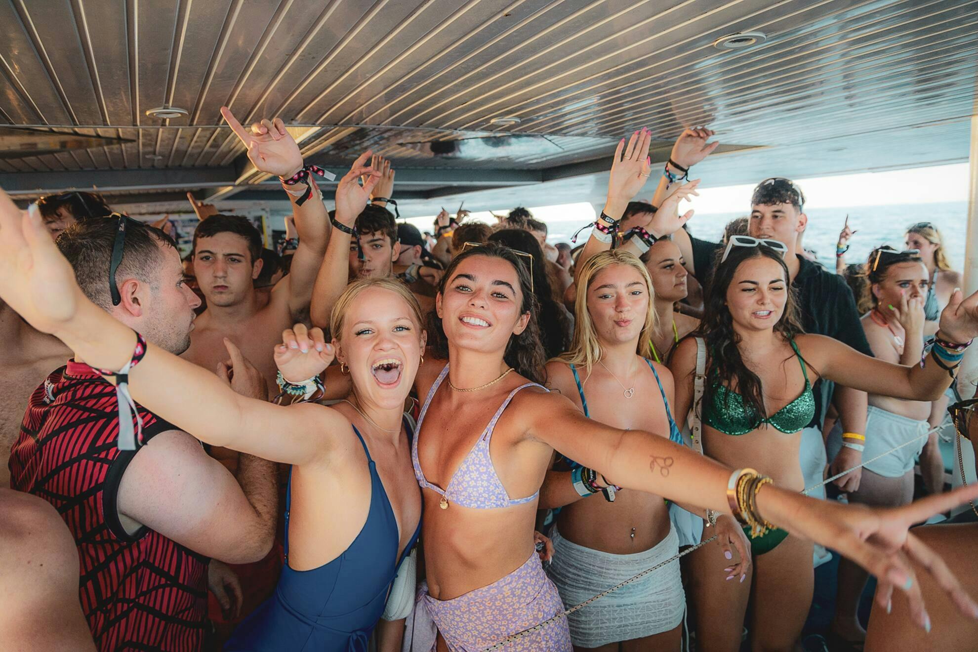 Scene Boat Party