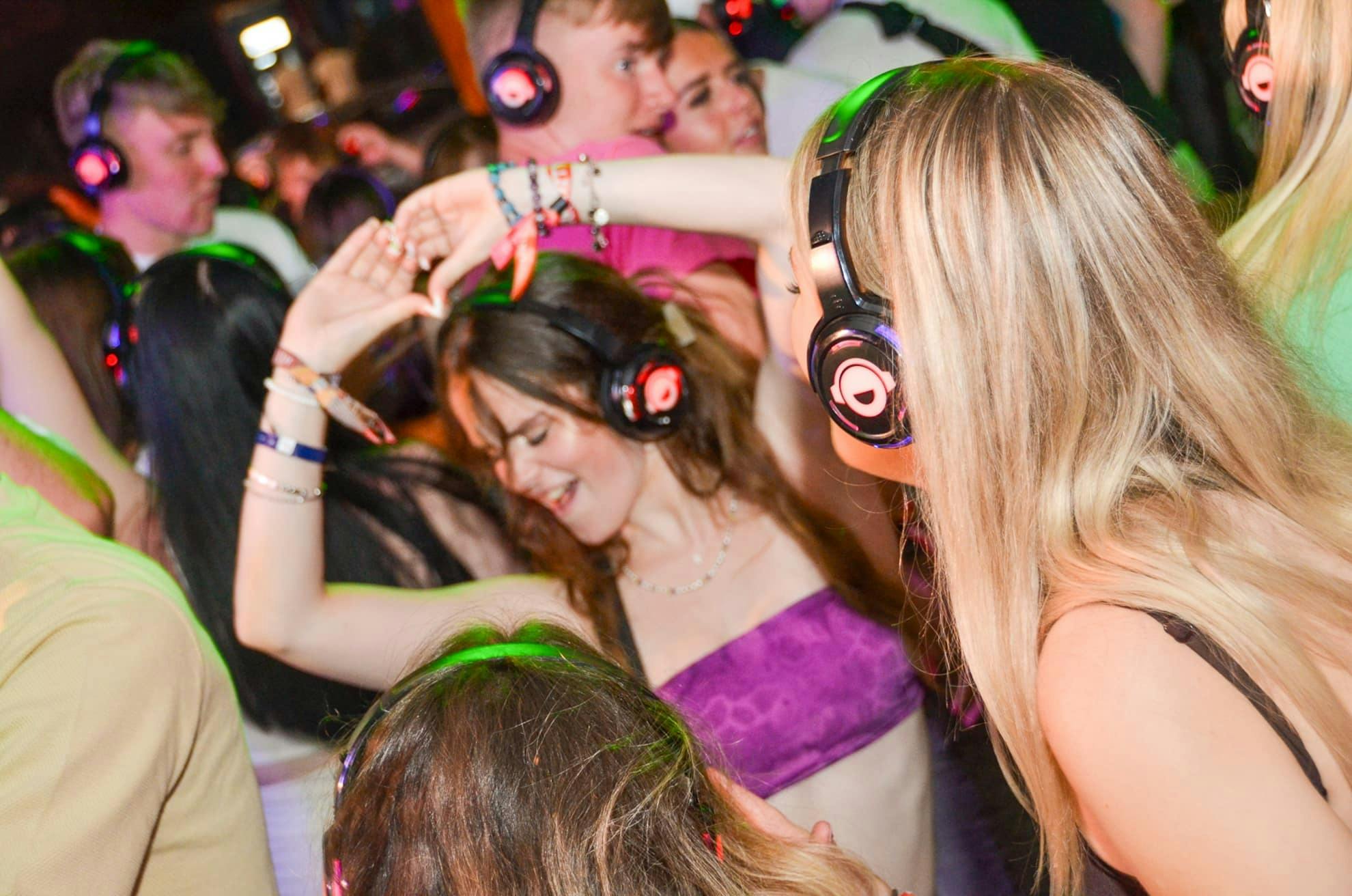 Scene Laganas Silent Disco