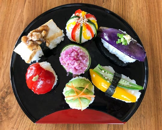 Cours de préparation de sushis de style végétalien à Kanagawa