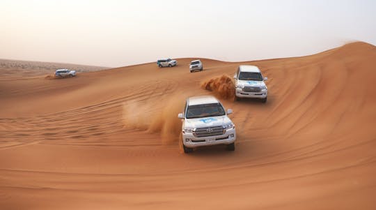 Safari mattutino nel deserto di Dubai con dune bashing, sandboarding, giro in cammello