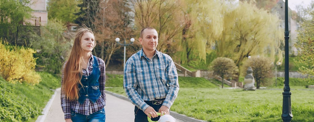 Family walking tour in Manchester with a guide