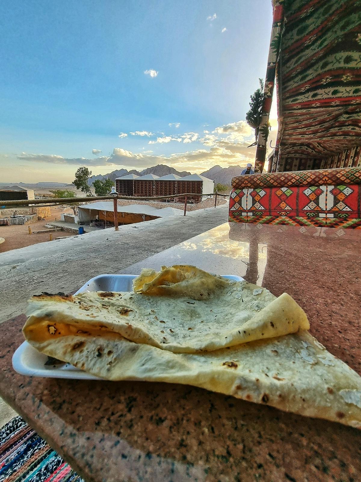 Tramonto nel deserto in jeep 4x4 con osservazione delle stelle, cena e spettacolo a Sharm