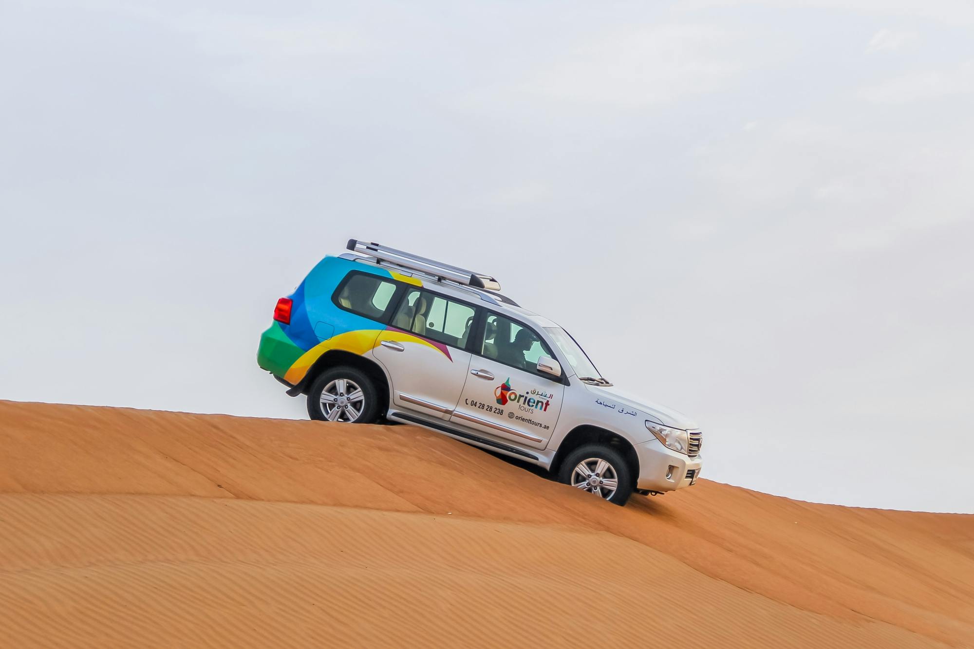 Overnachting in Dubai Desert Safari in iglotent met barbecuediner