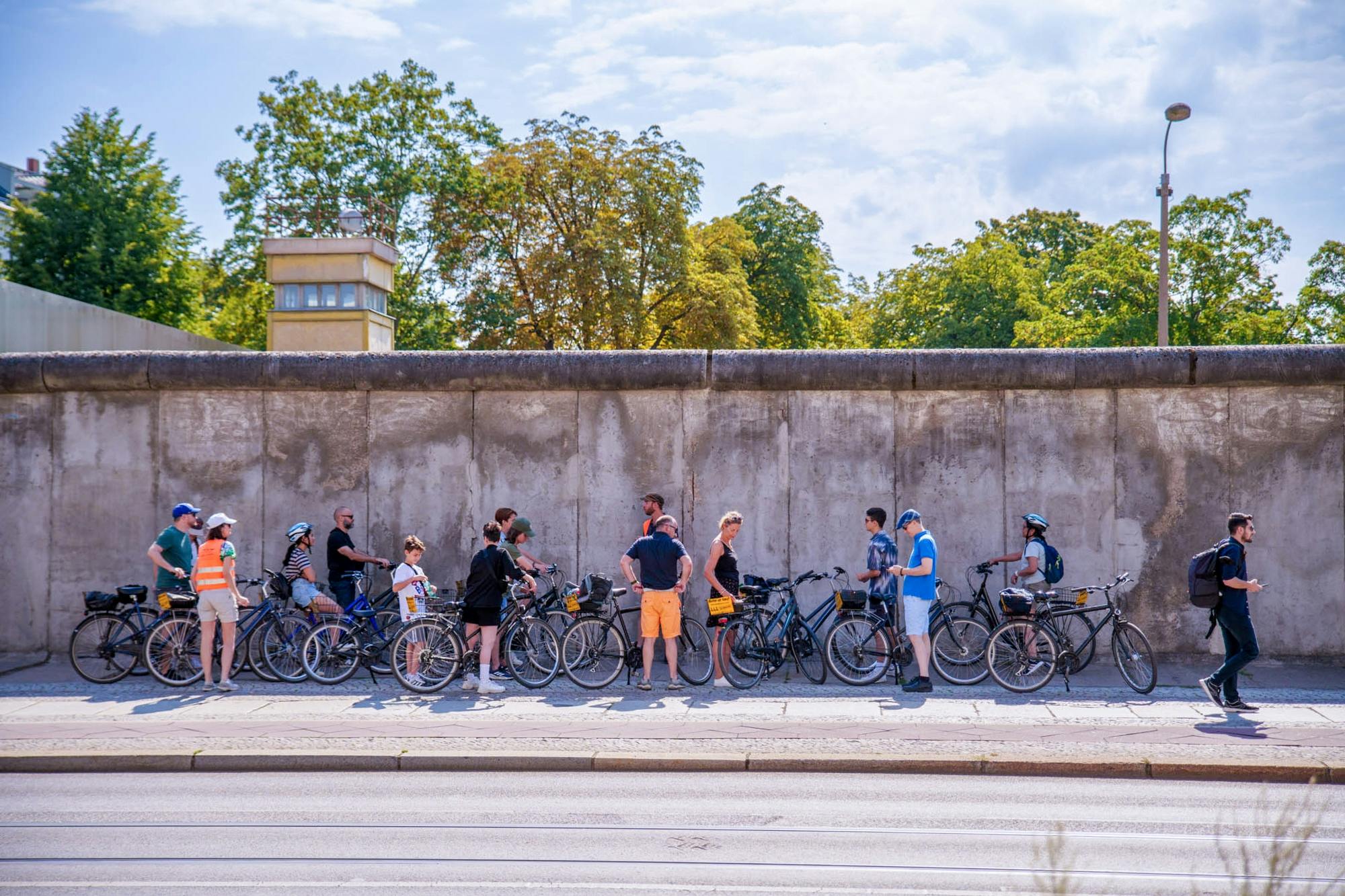 Muro de Berlim e passeio de bicicleta pela Guerra Fria em holandês