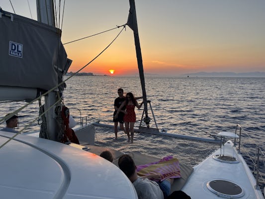 Privé catamarancruise bij zonsondergang vanuit Rhodos met diner