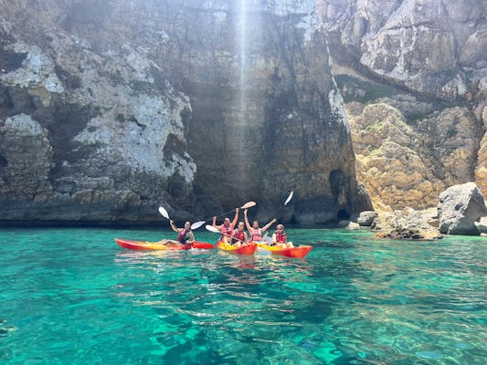 Excursion de plongée en apnée, de kayak et de saut de falaise à Cala Portixol