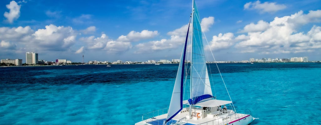 Tour básico en catamarán a Isla Mujeres desde Cancún
