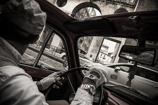 Milano Highlights 30 Minutes Private Tour by Vintage Car