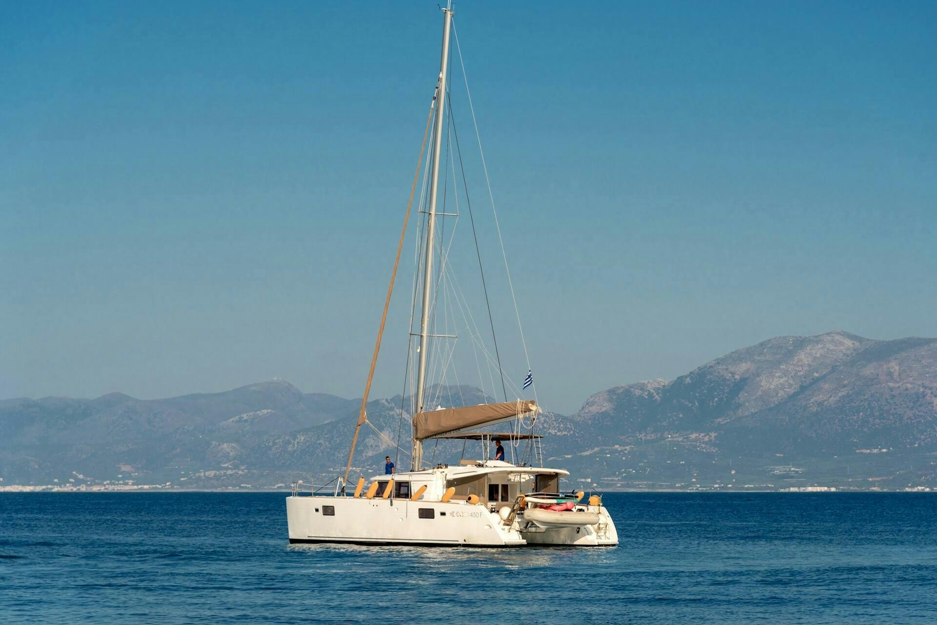 Crociera di mezza giornata in catamarano con partenza da Heraklion