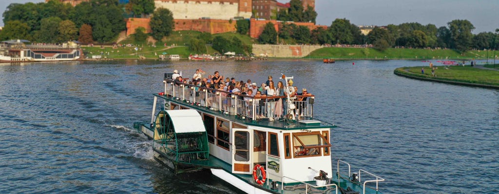 Cruzeiro turístico no rio Vístula em Cracóvia
