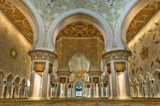 Abu Dhabi Sheikh Zayed Mosque shared half-day tour from Dubai