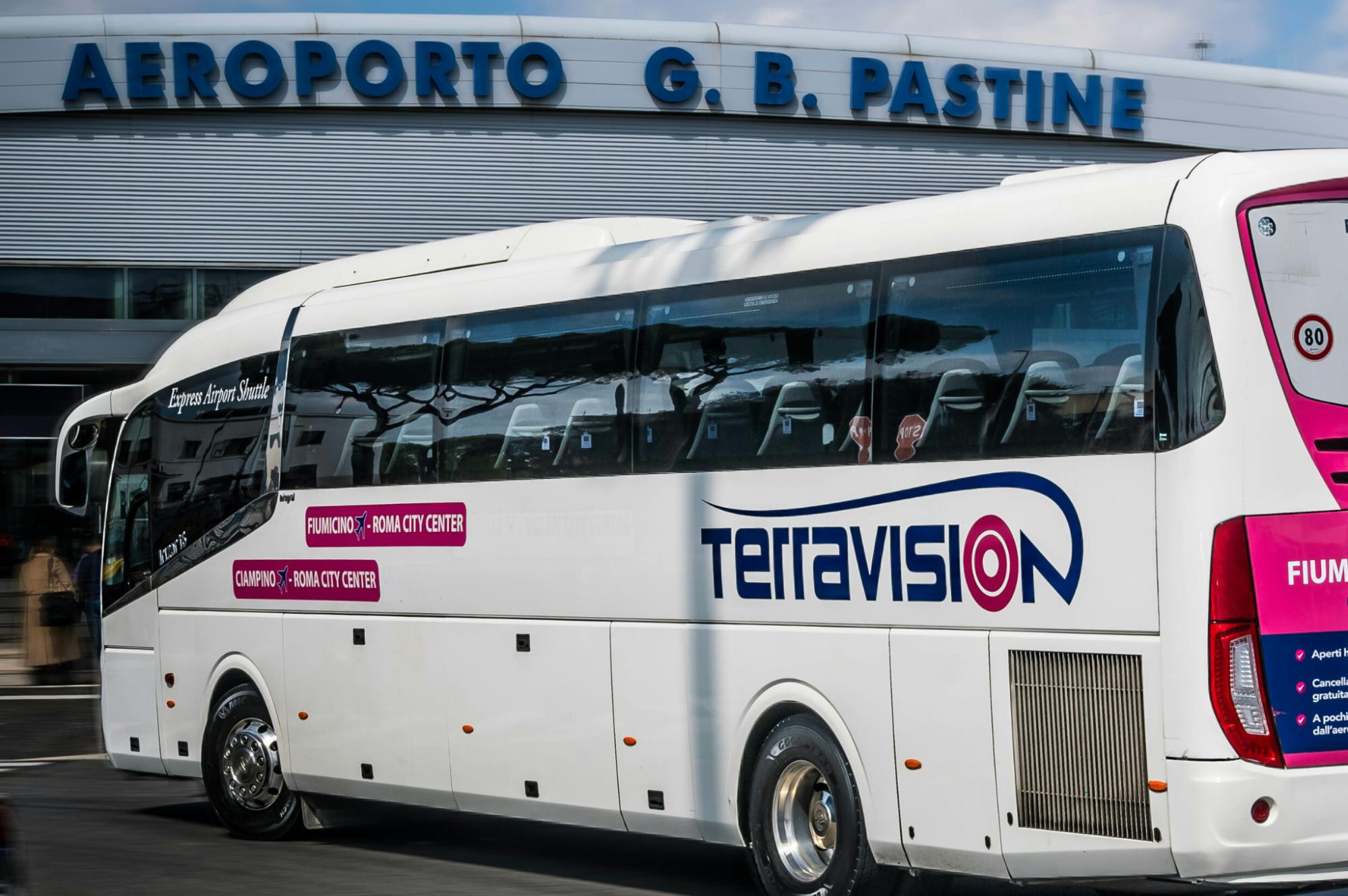 Traslado en autobús entre el aeropuerto de Ciampino y el centro de Roma.