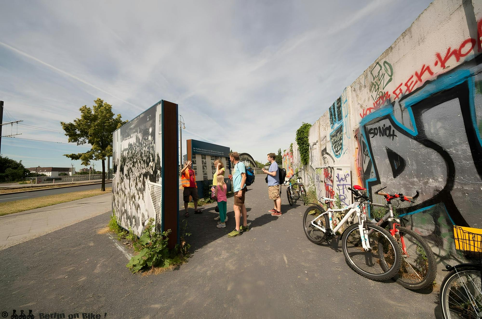 Berlin Wall and Cold War Bike Tour in English