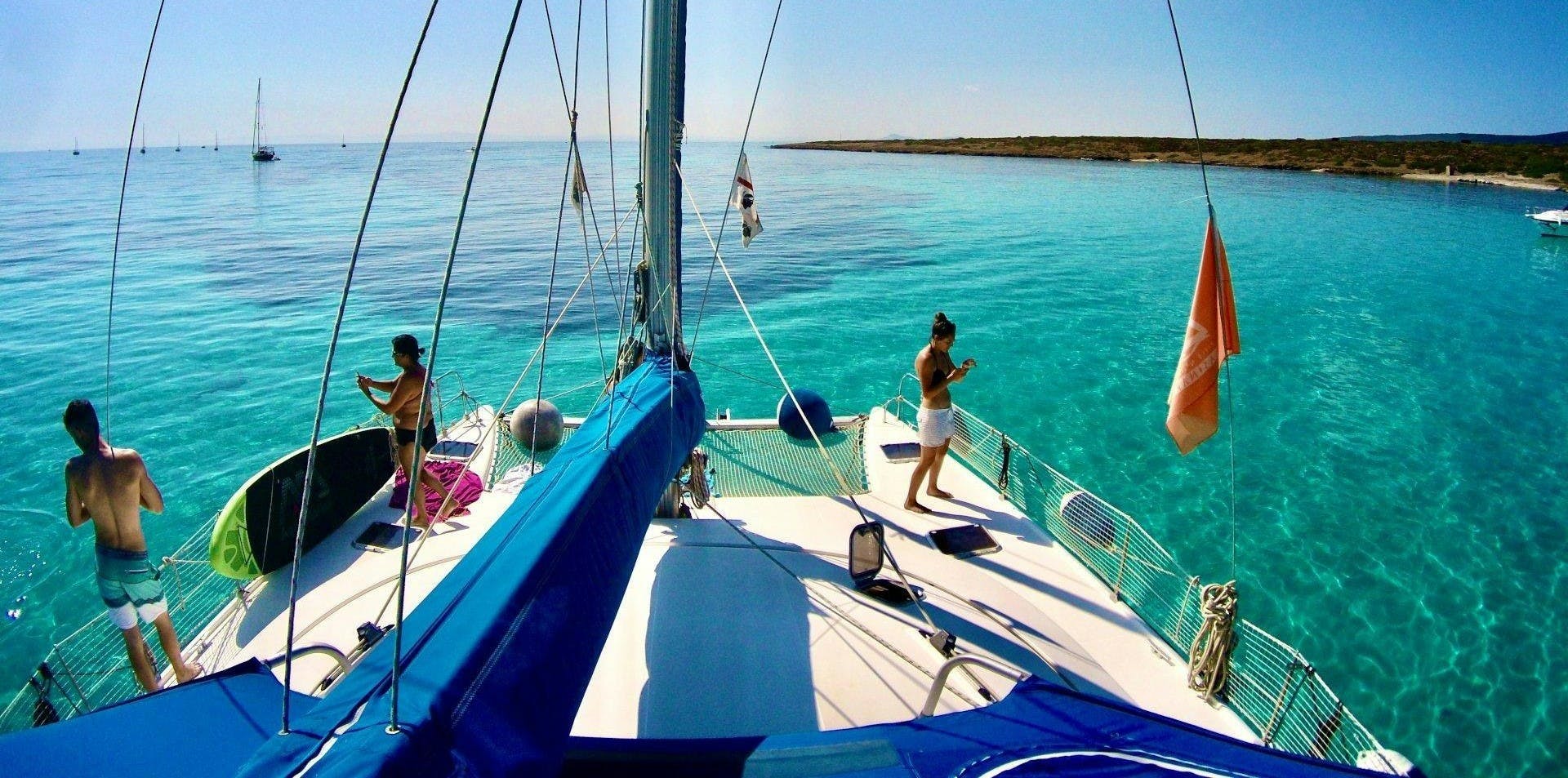 Excursion d'une journée en catamaran vers l'archipel de La Maddalena depuis Cannigione