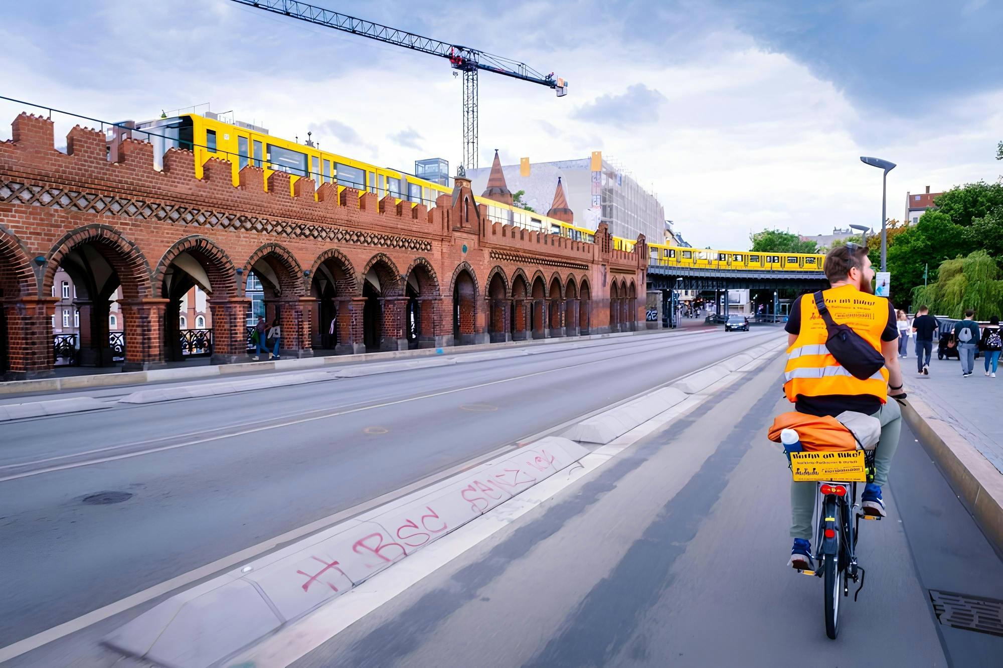 Alternatywna wycieczka rowerowa po Berlinie w języku angielskim