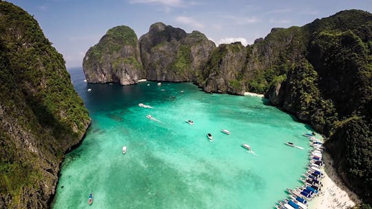 Excursão ao nascer do sol nas Ilhas Phi Phi saindo de Phuket