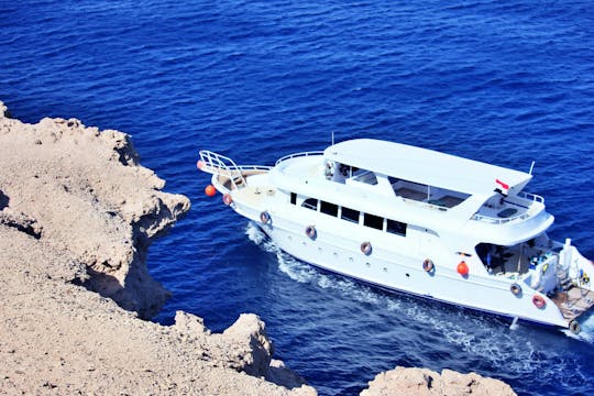 Private Bootsfahrt in Sharm El Sheikh mit Mittagessen mit Meeresfrüchten und Getränken