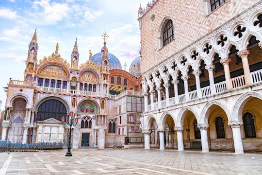 Tour pelo Palácio Ducal em grupo pequeno com guia local