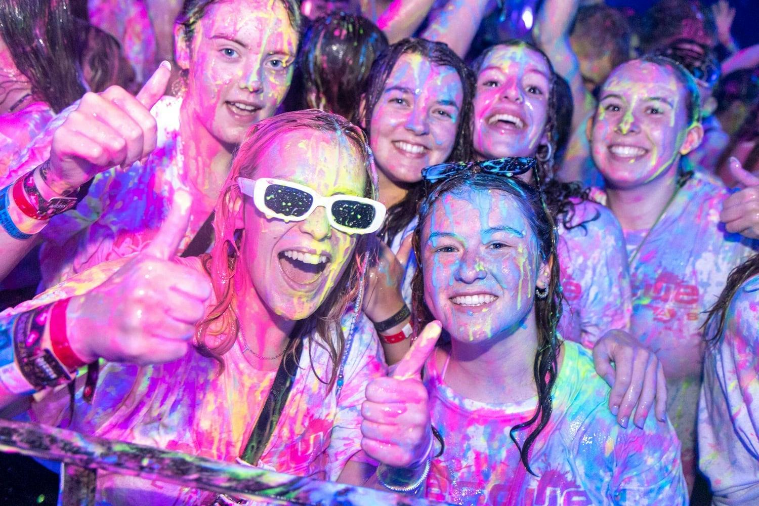 Scene Laganas Paint Party