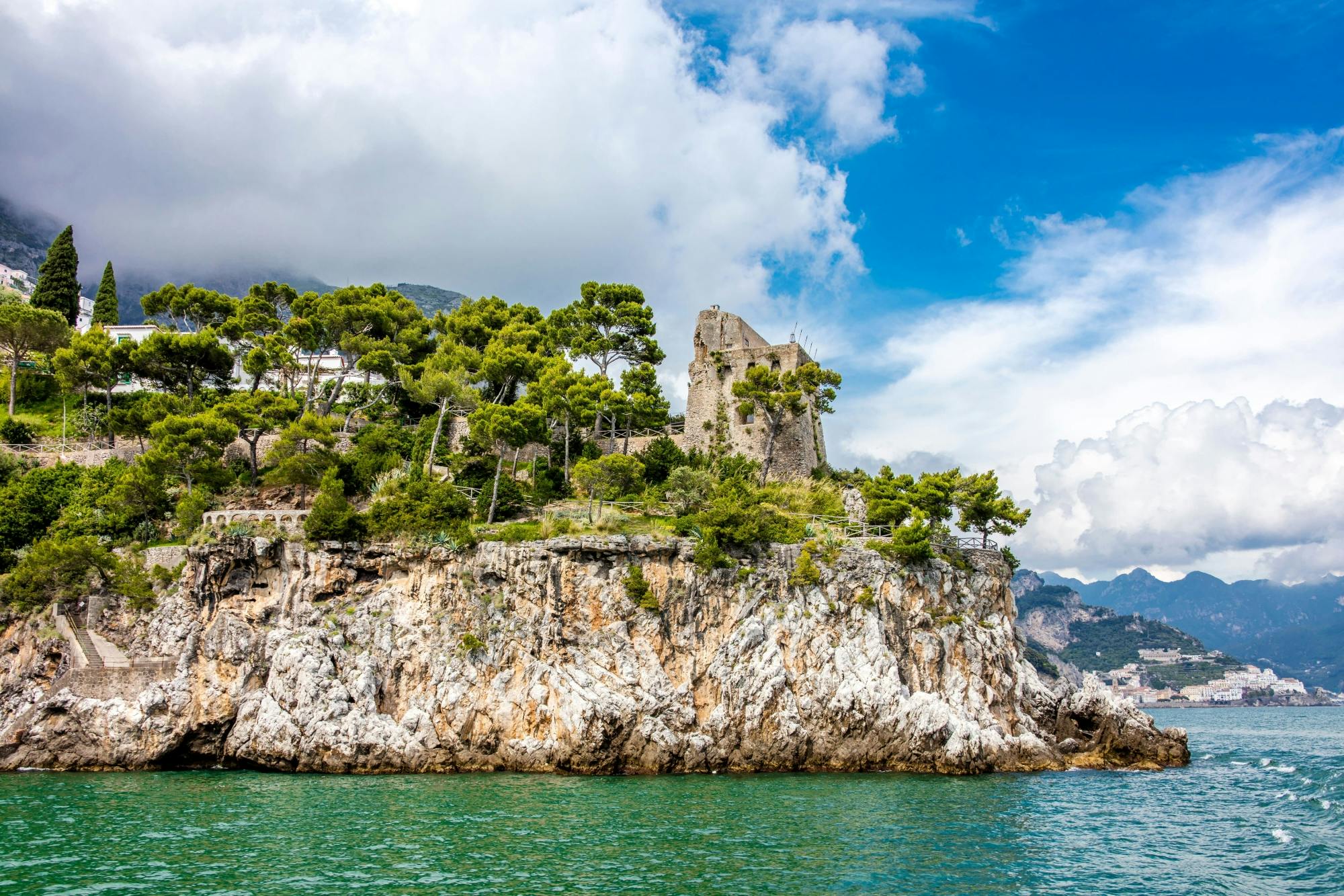 Private Bootsfahrt durch Positano und Amalfi mit Rundgang