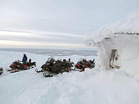 Snowmobile safari from Levi to Kumputunturi fell