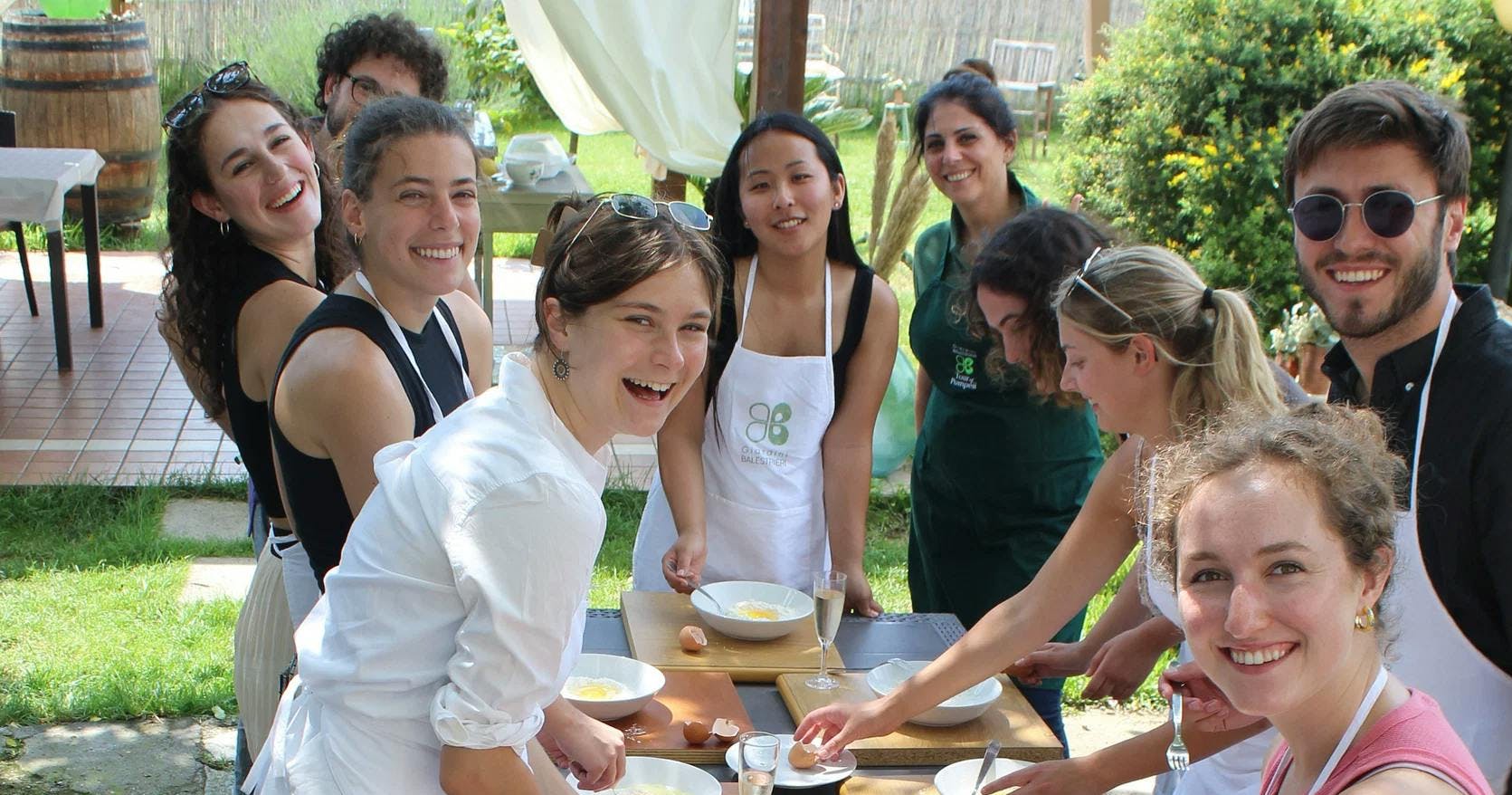 Cours de cuisine en petit groupe à Pompéi avec vin et transfert