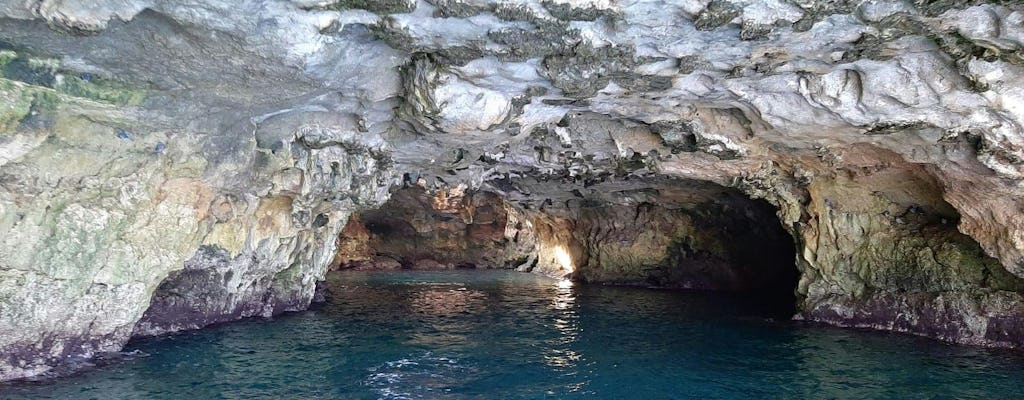 Kreuzfahrt in einem Gozzo zu den Höhlen von Polignano a Mare