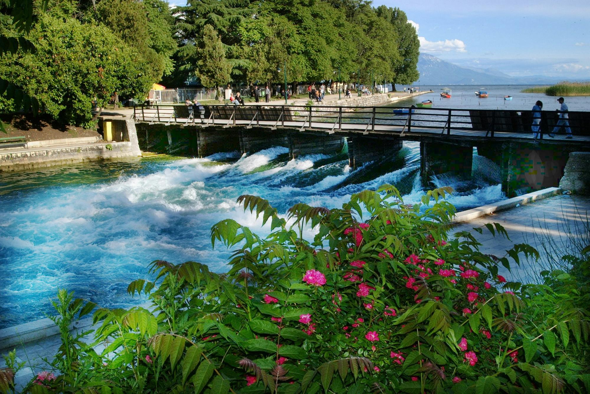 Visita guiada independiente a la ciudad de Struga y Vevchani con recogida