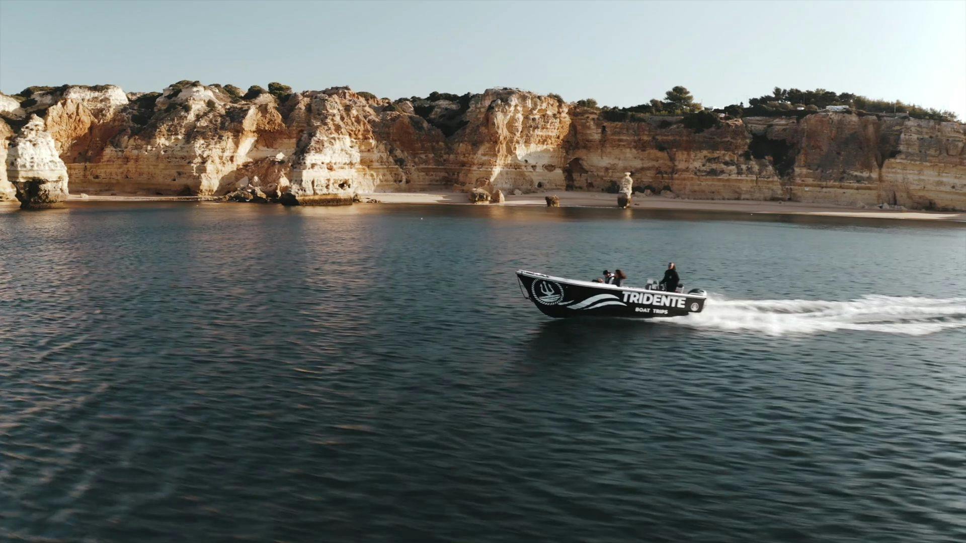 Wycieczka prywatną łodzią o wschodzie lub zachodzie słońca do jaskiń Benagil