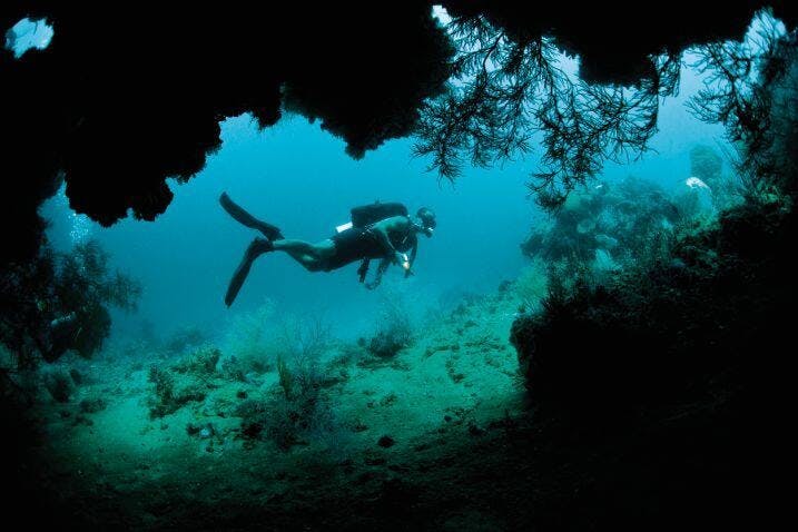 Buceo con dos tanques en la isla Marietas