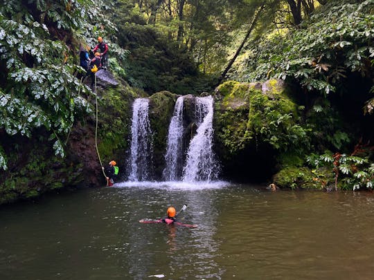 Experiência de Canyoning no Parque Natural dos Caldeirões