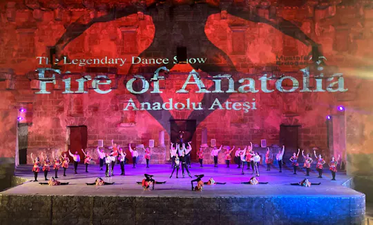 Espectáculo de danza "Fuego de Anatolia" en el Teatro Antiguo de Aspendos