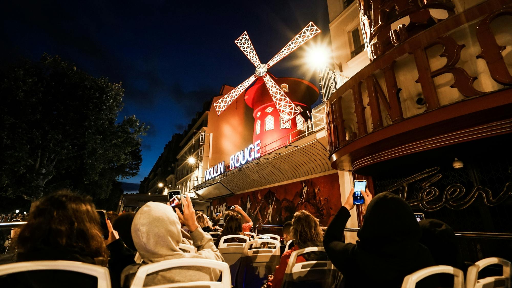 Paris bei Nacht: Tootbus Bustour mit einem Vorgeschmack auf die Spiele