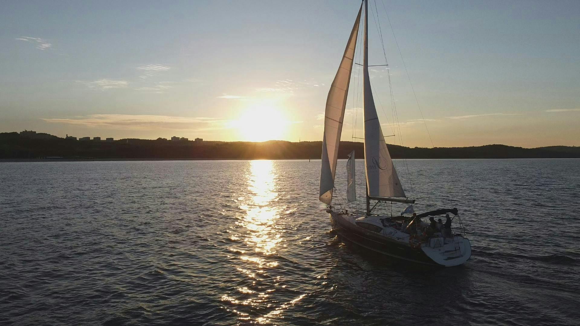 Yachtkreuzfahrt bei Sonnenuntergang ab Sopot