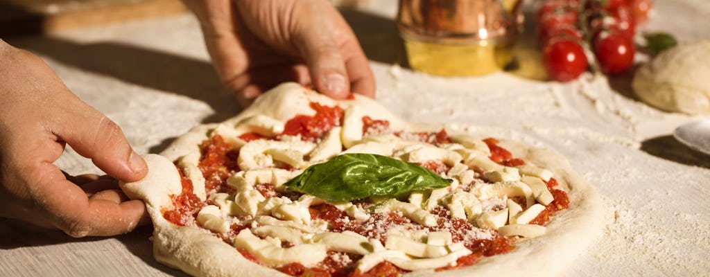 Experiencia de preparación de pizza en grupos pequeños en Nápoles