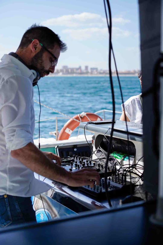 Crucero de fiesta en catamarán con DJ de Altea
