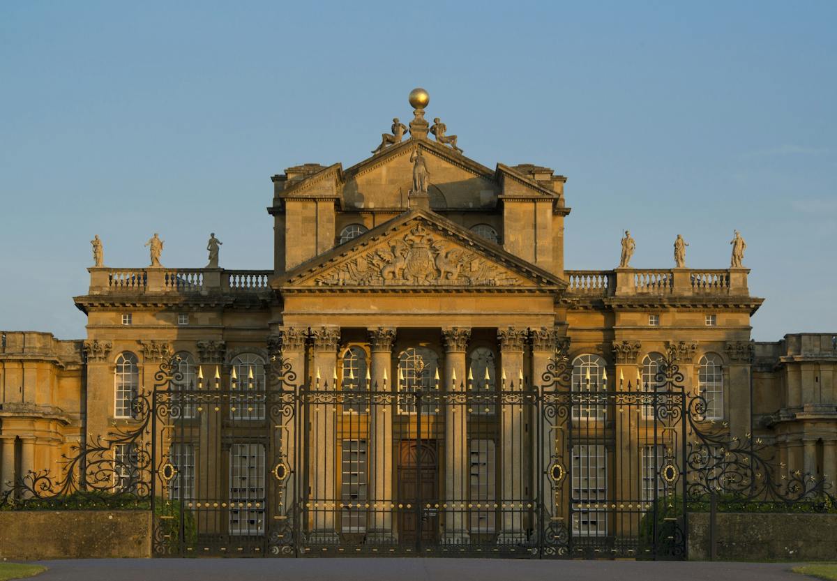 Day trip from London to the Cotswolds and Blenheim Palace with lunch
