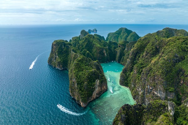 Private Speedboat Tour from Phi Phi to Maya Bay with Lunch