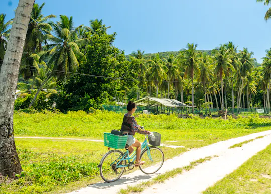 La Digue en barco y en bicicleta desde Mahé y Praslin