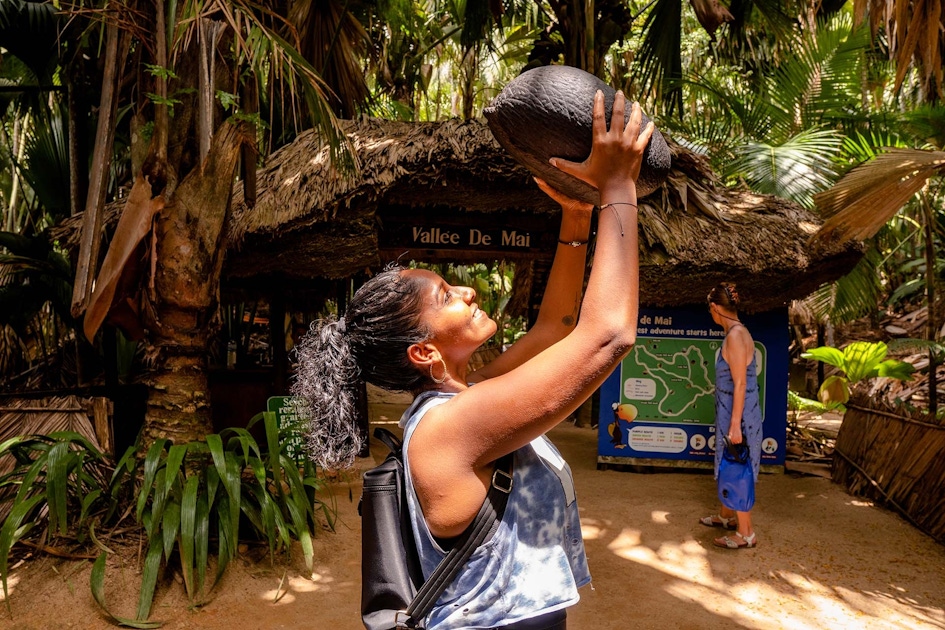 Praslin Must-See Attractions, Tours & Highlights Guide