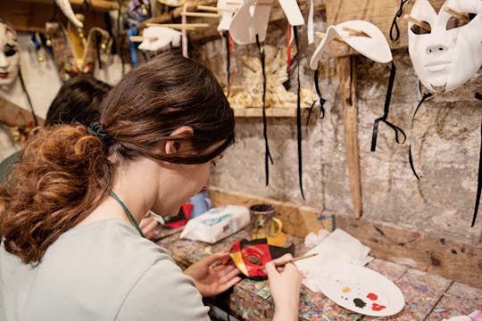 'Paint your own Carnival mask' decoration course in Venice