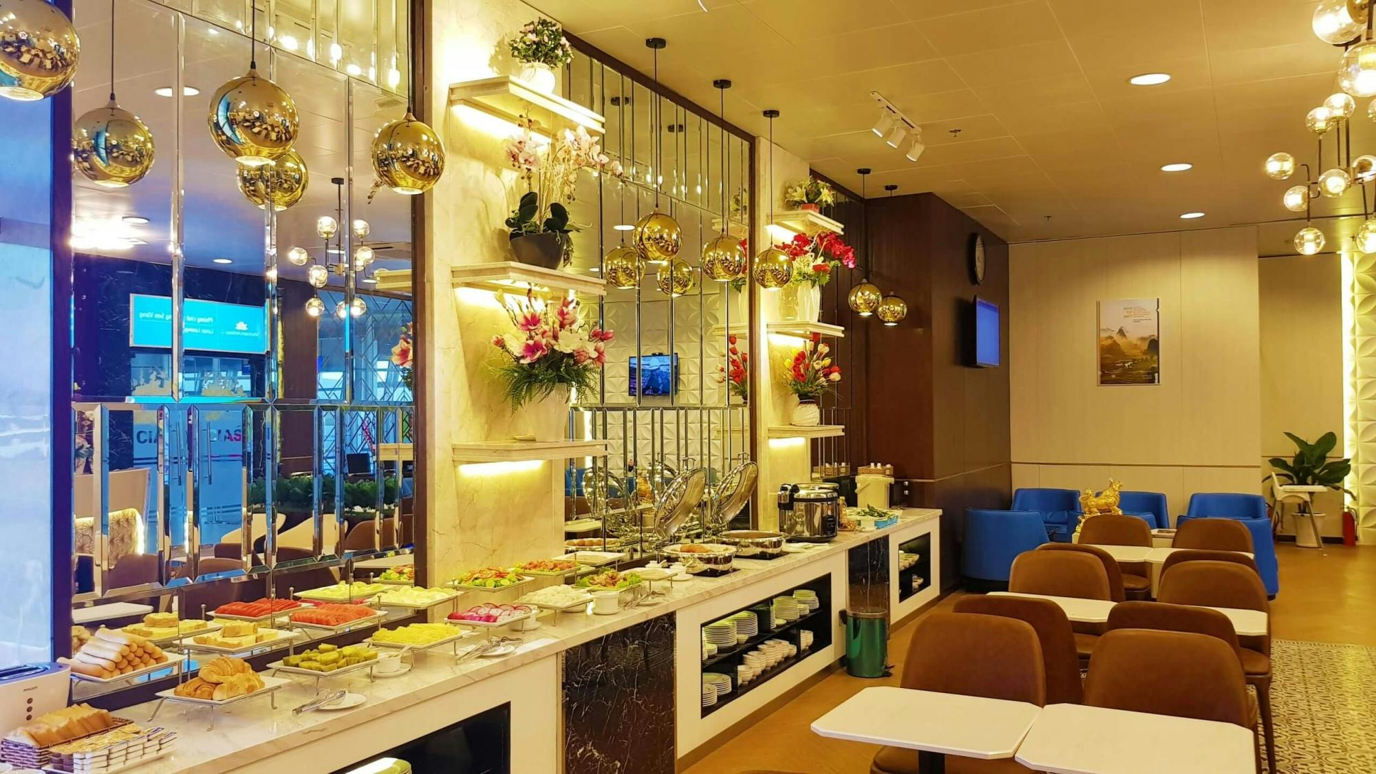 Service der Business-Lounge am internationalen Flughafen Cam Ranh