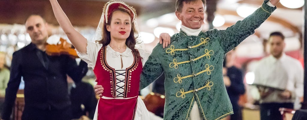 Dinner cruise op de Donau met folklore dans en live muziek