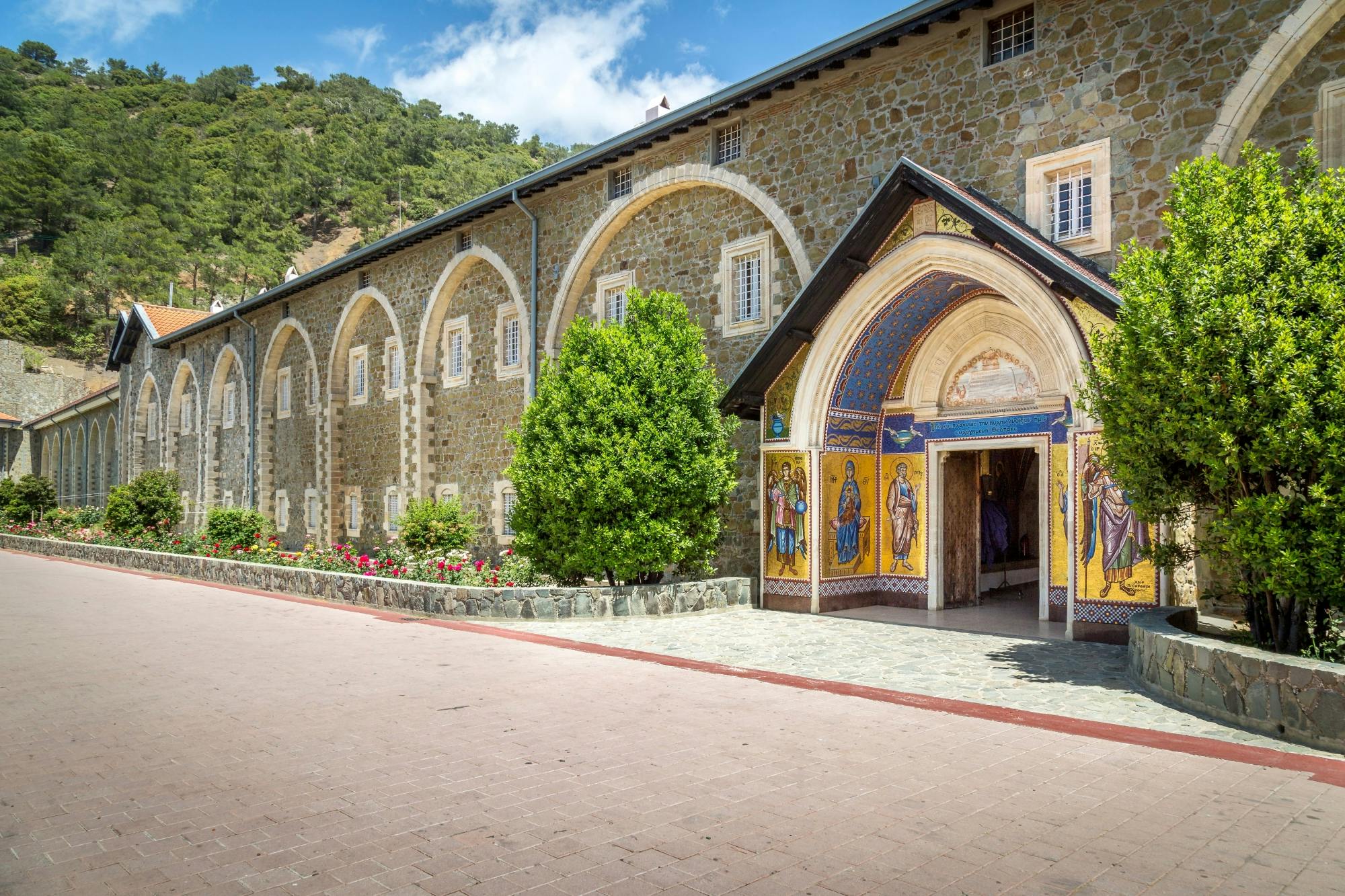 Utflykt till Troodos bergsbyar med Kykkos-kloster och lunch