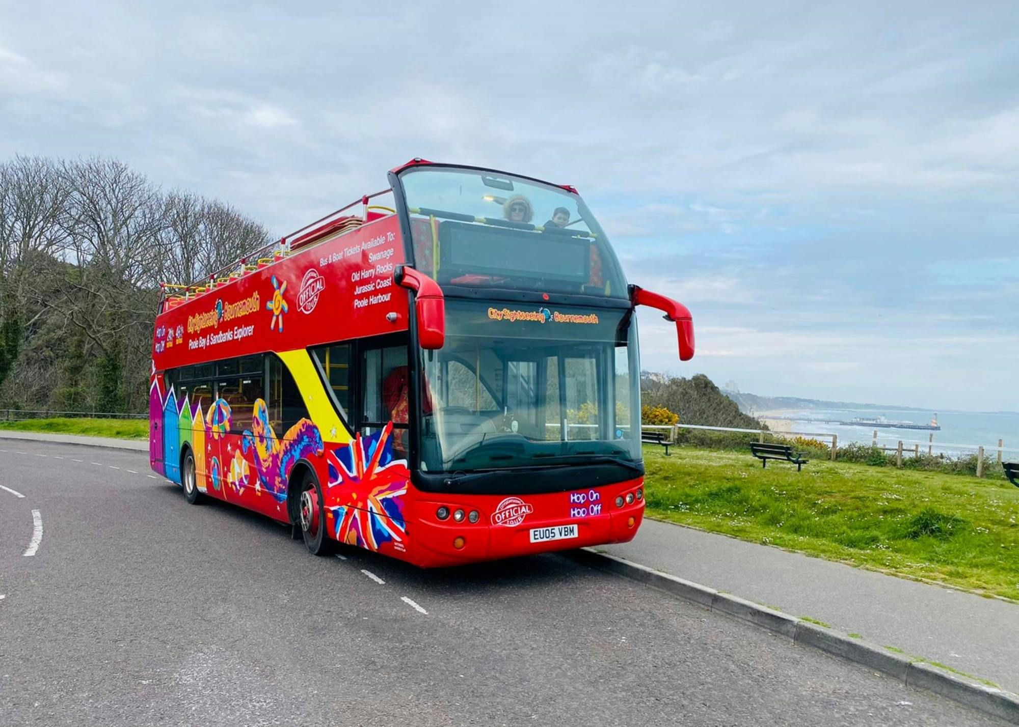 City Sightseeing hop on, hop off-bustour door Bournemouth