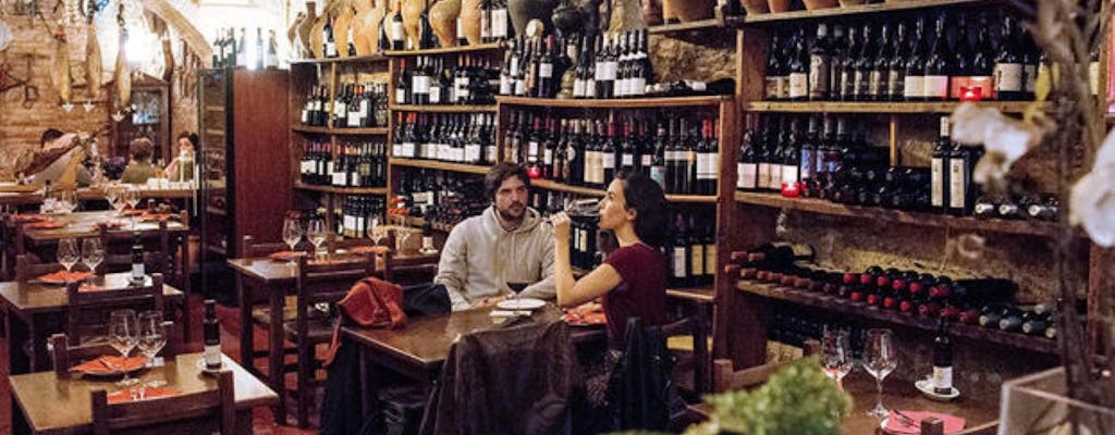Tour of the Gothic neighborhoods in Barcelona with tapas and wine