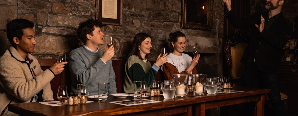 Edinburgh old town walking tour with whisky tasting