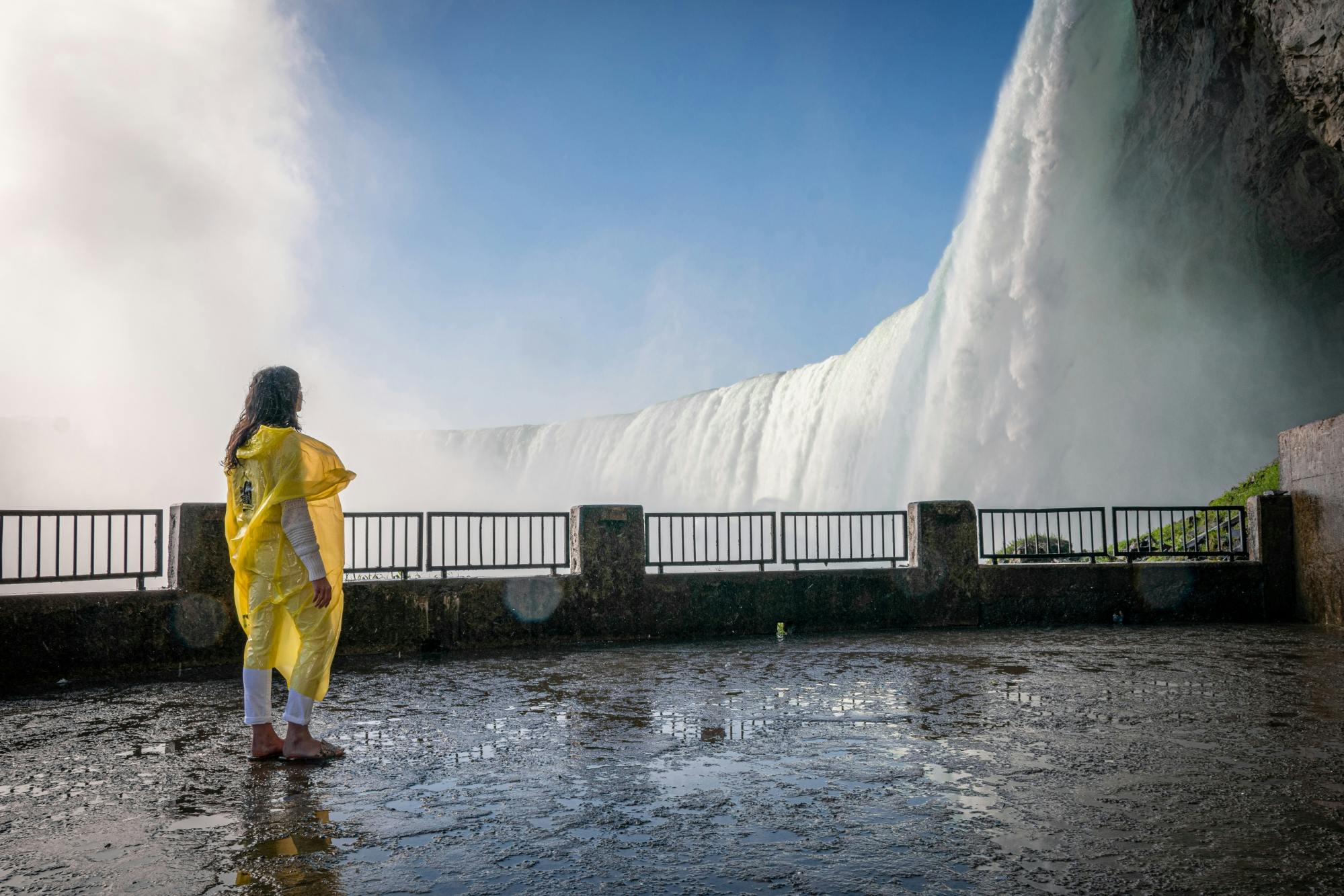 Niagara Falls day tour with boat and lunch from Toronto