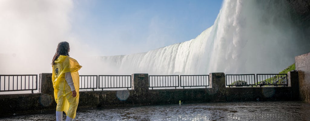 Niagara Falls day tour with boat and lunch from Toronto